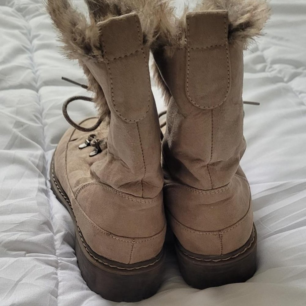 Bass beige faux fur lined boots - size 5.5 - Picture 8 of 14